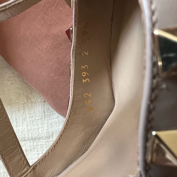 Valentino Garavani Rockstud Pebbled Poudre Caged Heels - Picture 12 of 13